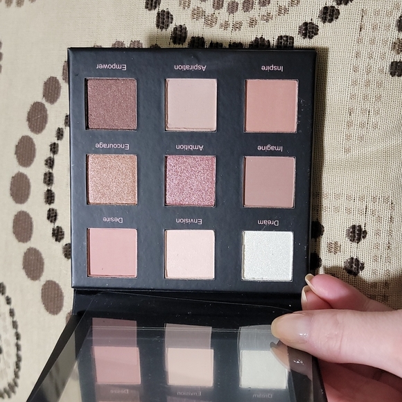 RealHer Dreams So Big Eyeshadow Palette - Picture 1 of 4